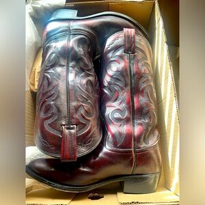 Burgundy western boots. Gently worn